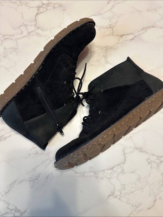 Clarks Shoes - Women’s Clark’s Cushion Tamitha Black Boots